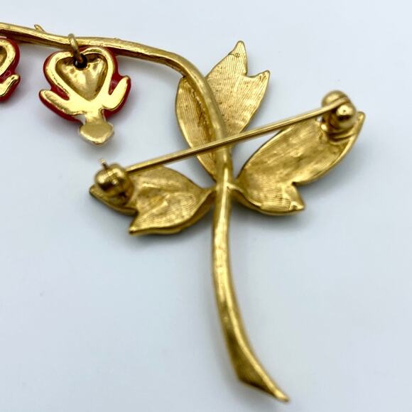 Vintage Bleeding Heart Brooch Ca 1950s Gold Tone Enamel Painted Metal - Picture 6 of 6